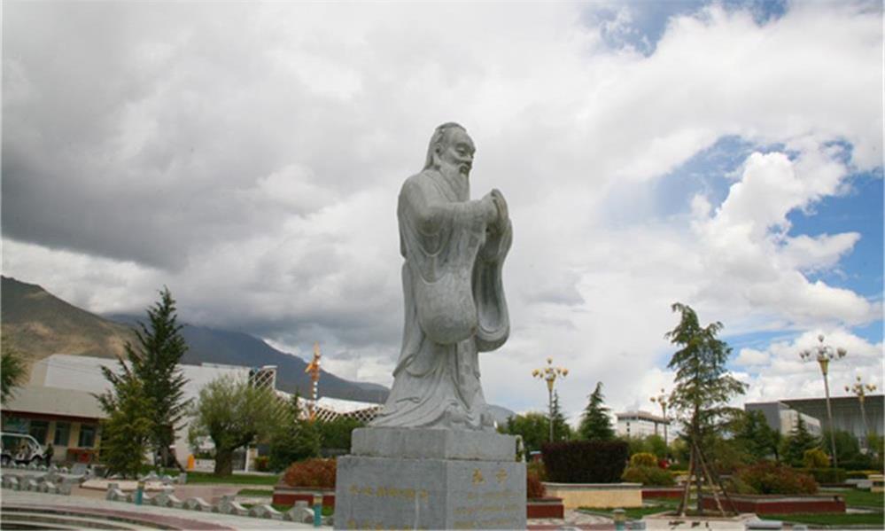 西藏大学孔子像