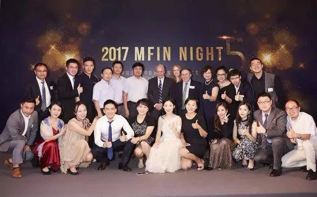 中国社会科学院研究生院-美国杜兰大学毕业生与教师合影2
