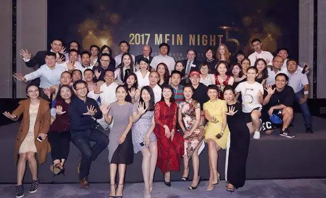 中国社会科学院研究生院-美国杜兰大学毕业生与教师合影3