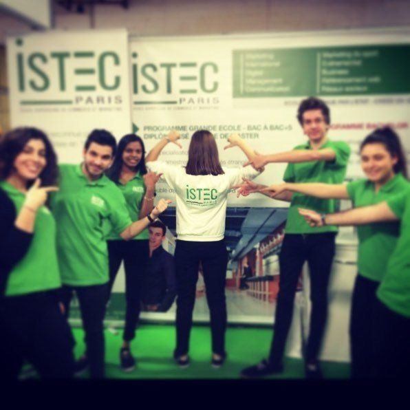 法国高等科学技术与经济（ISTEC）商业学院学生合照