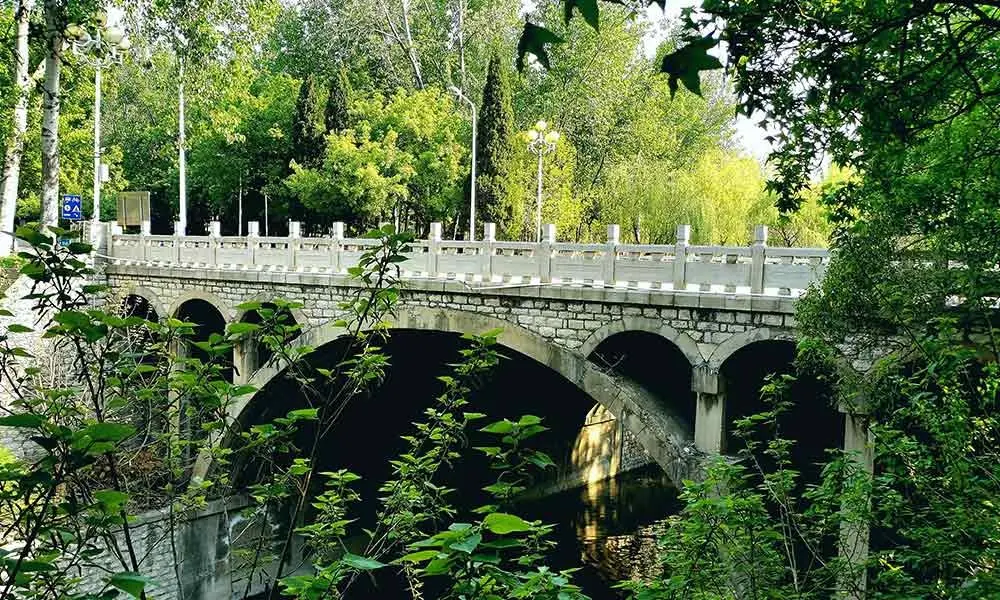 济南大学忧乐桥