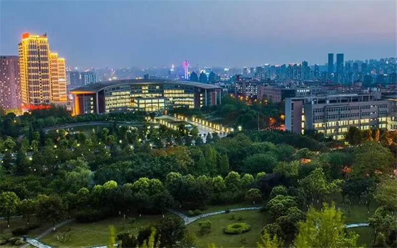 西南政法大学夜景