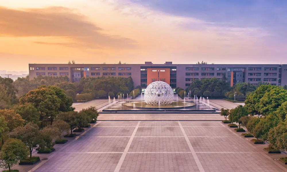 西华大学广场