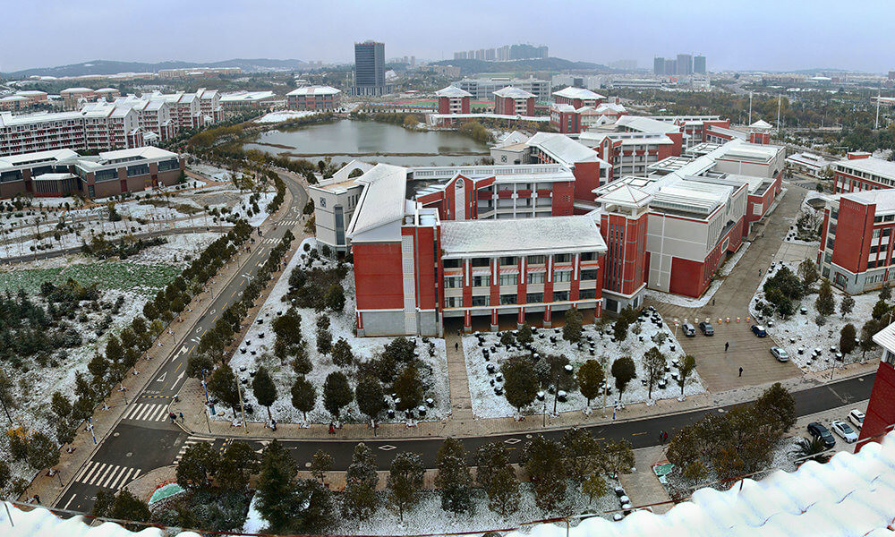 云南民族大学雪景