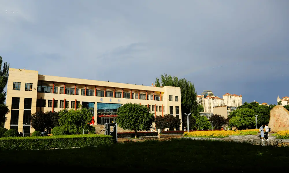 青海民族大学风景