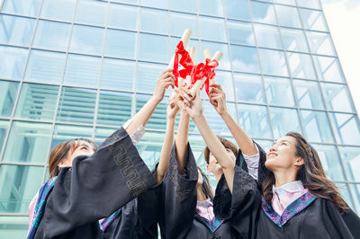 東華大學在職研究生設計類學費是多少？