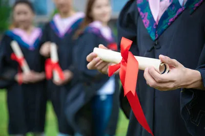 报考马来西亚城市大学在职研究生学费需要多少钱？