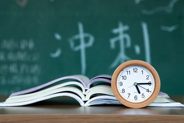 西安电子科技大学在职研究生什么时候参加考试？