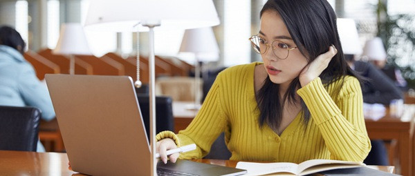 应届生可以报考宁波大学在职研究生吗？