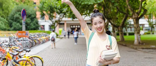 扬州大学在职研究生在哪儿上课？