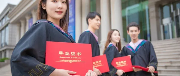 中国传媒大学高级课程班需要工作几年呢？