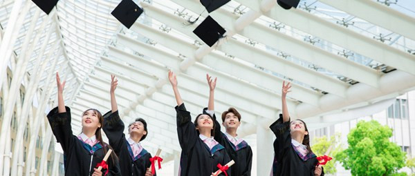 北京外國語大學(xué)在職研究生需要工作幾年呢？