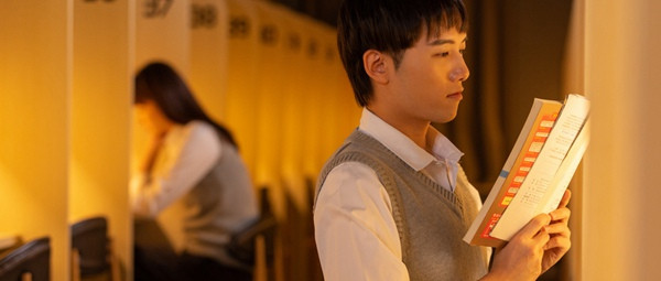 华北电力大学在职研究生好考吗？是免试入学吗？