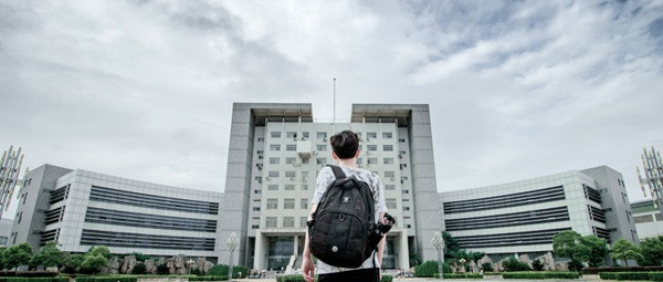 贵州财经大学在职研究生入学门槛高吗？