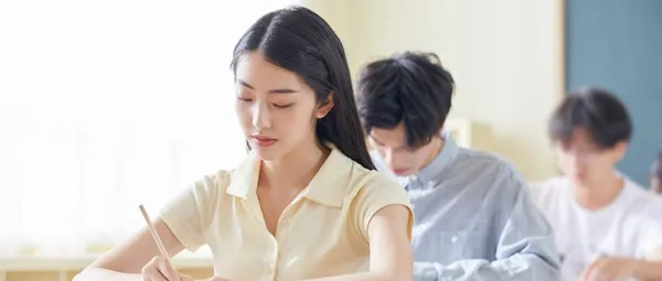 毕业几年才能报考电子科技大学在职研究生？