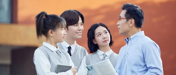 攻读首都经济贸易大学在职课程培训班是在周末上课吗？