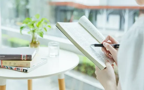临床医学在职研究生学费一年要多少钱？
