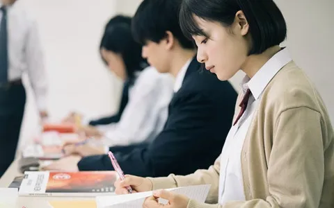 传播学在职研究生报考时间在什么时候？