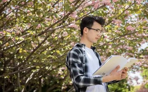 西北大学在职研究生学费一年多少钱？