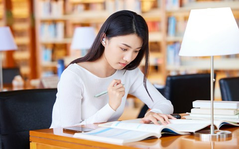 山东大学在职研究生费用大概花多少钱一年？