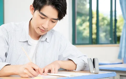 法学在职研究生可以考司法考试吗？