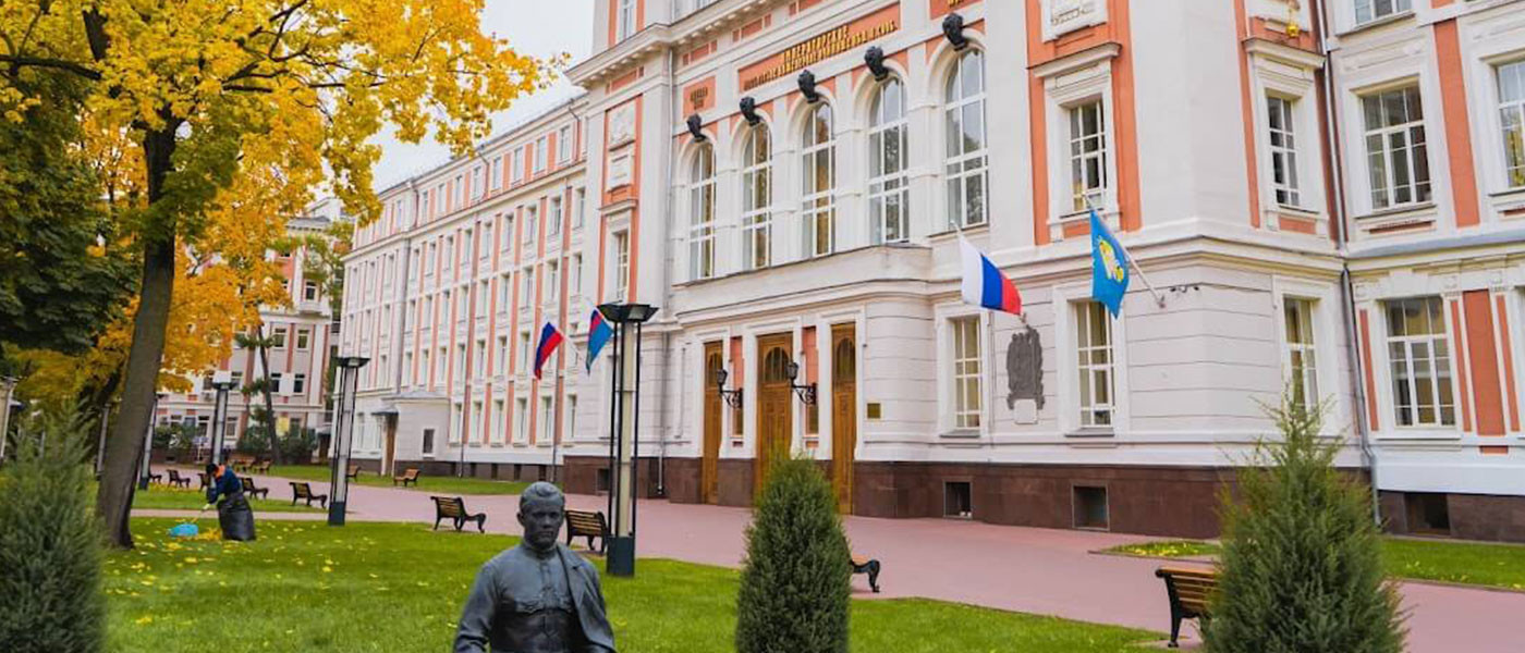 俄罗斯圣彼得堡国立工业技术与设计大学校园一角