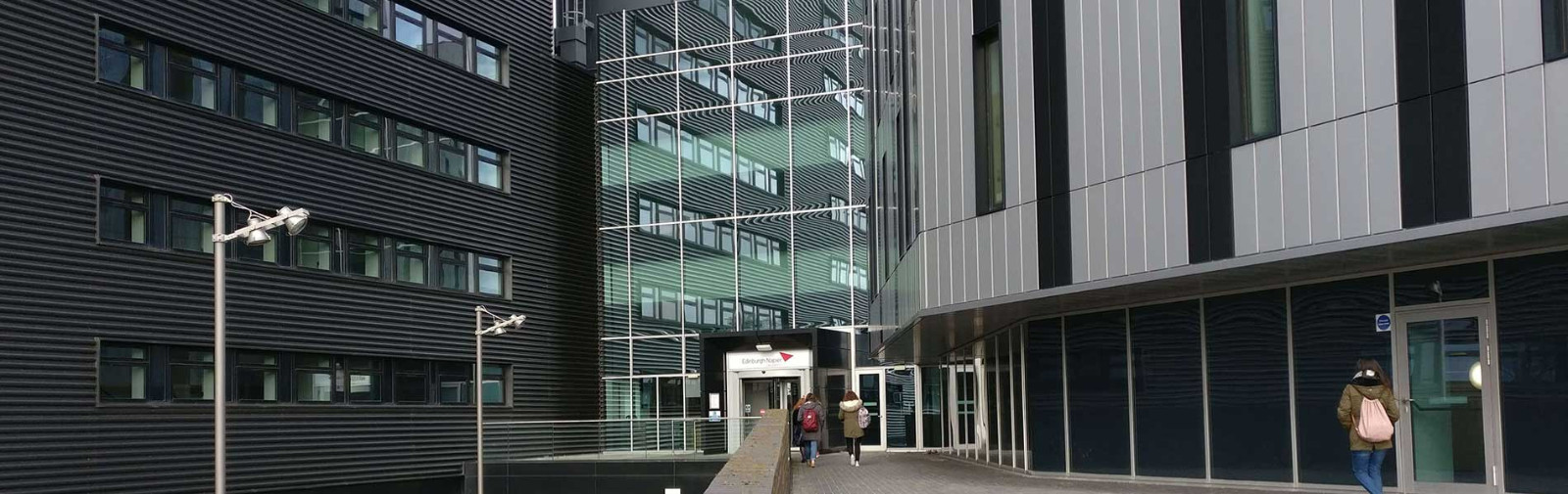 英国爱丁堡龙比亚大学教学楼入口