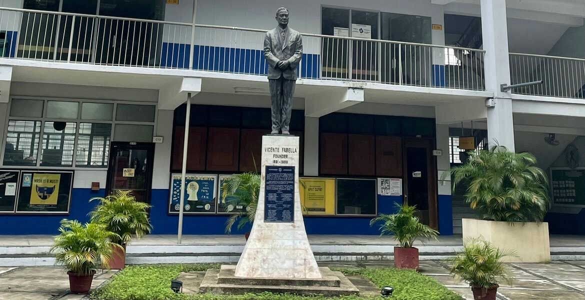 菲律宾国父大学校园雕像