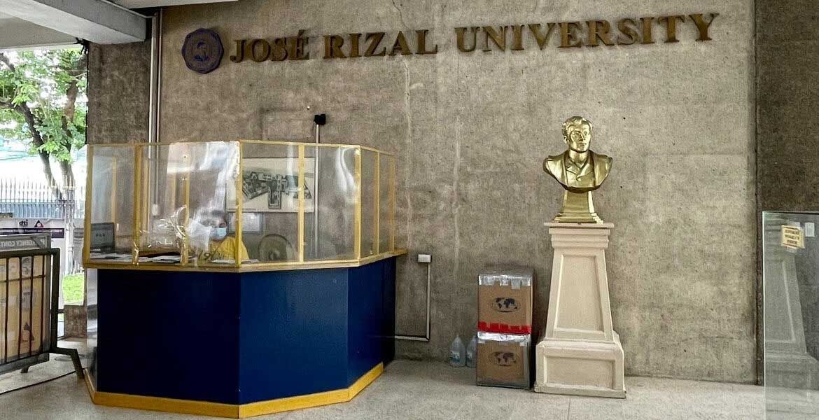 菲律宾国父大学获得荣誉