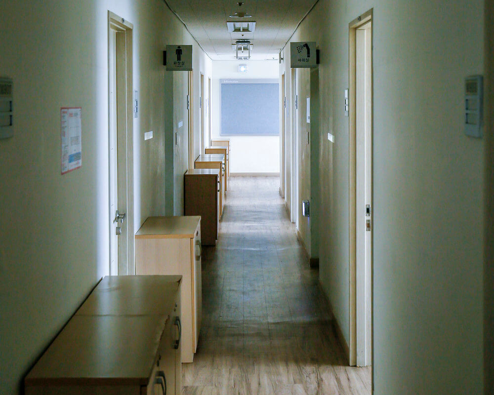 韩国又松大学宿舍走廊