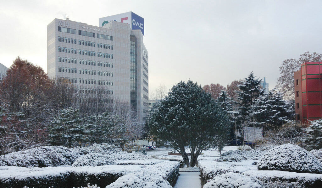 韩国又松大学下雪风景