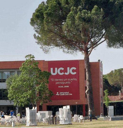卡米洛何塞塞拉大学