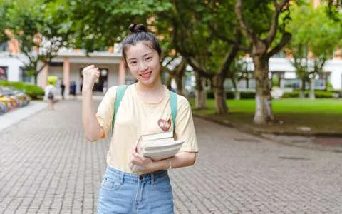 湖北大学在职研究生学费
