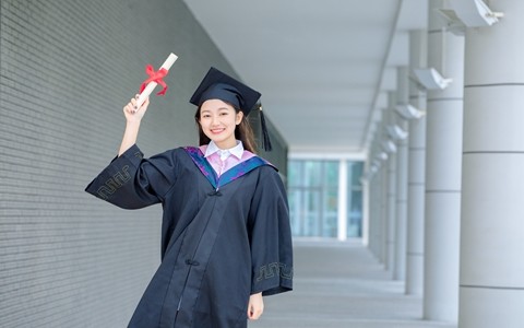 中央兰开夏大学在职研究生学费多少钱？