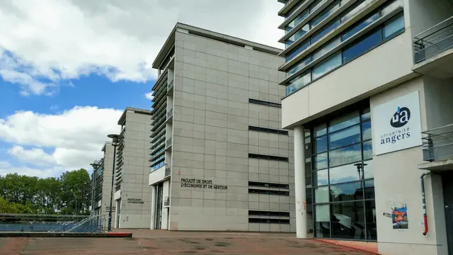 法国昂热大学