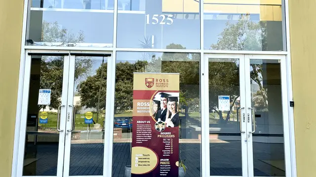 美国罗商大学