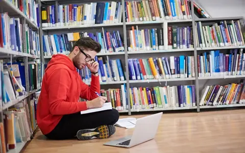 金融学国际硕士上课时间是怎么安排的？几年毕业？
