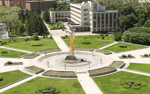 北華大學(xué)中心廣場