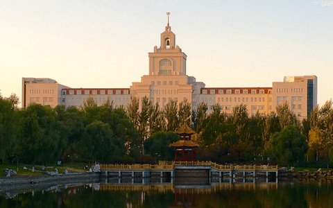 哈尔滨商业大学傍晚风景