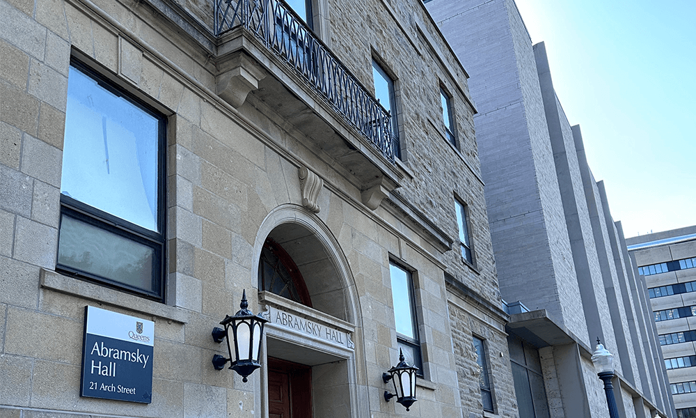 加拿大女王大学学校建筑