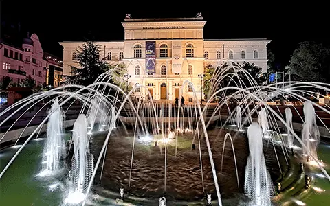 匈牙利塞格德大学校园夜景