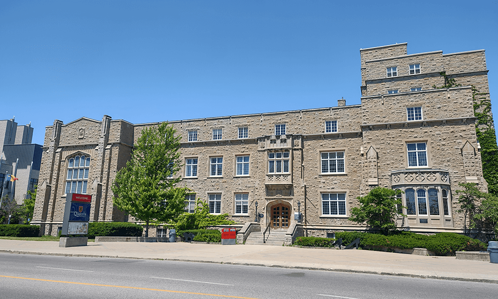 加拿大女王大学学校建筑