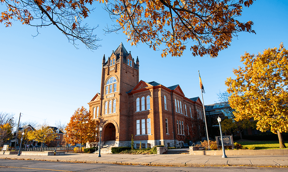 加拿大女王大学学校建筑