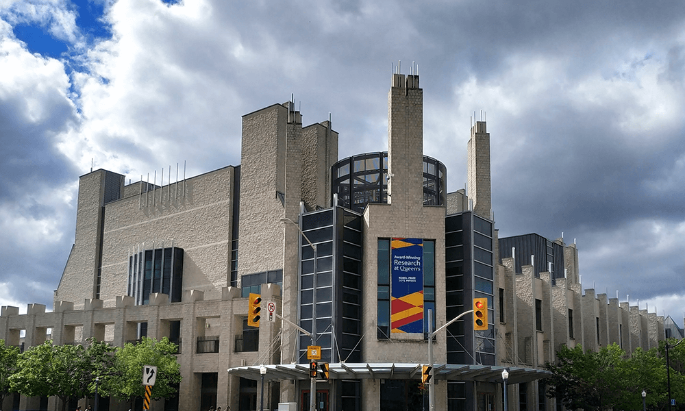 加拿大女王大学学校建筑