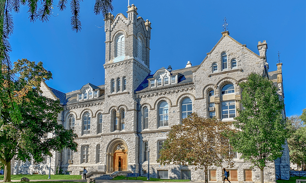 加拿大女王大学学校建筑