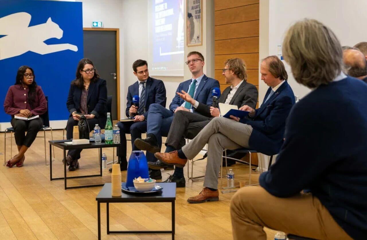 两位嘉宾全程开放互动