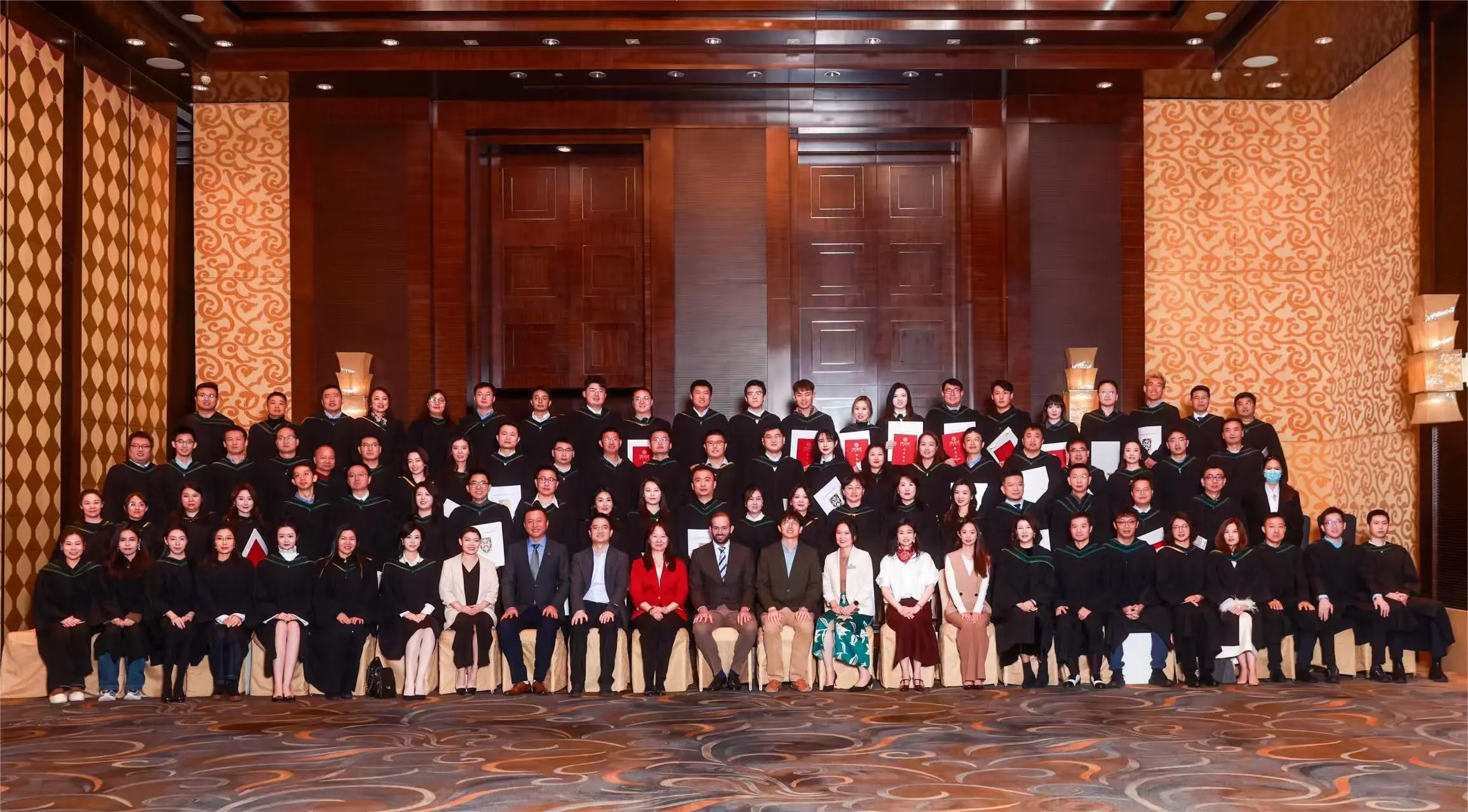 中国人民大学—加拿大女王大学金融硕士项目2025届毕业典礼
