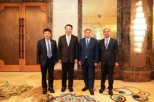 签约仪式前会谈