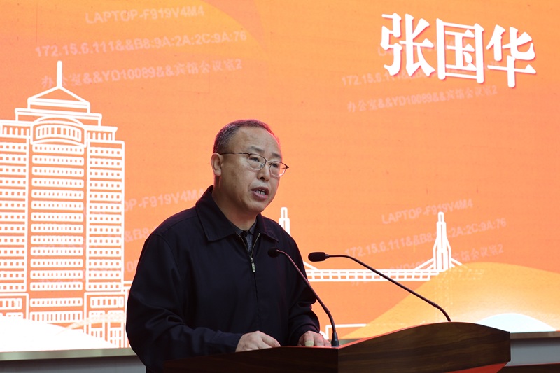 1777102140537841.jpg 张国华向顺利入学的各位学员表示欢迎和祝贺