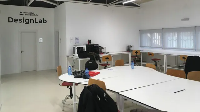 卡米洛何塞塞拉大学